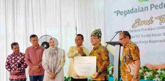 PT Pegadaian Berikan Bantuan Kelengkapan Bazar Untuk 50 UMKM Binaan Pemko Tanjungpinang Bantuan yang diberikan berupa tenda, kursi, dan meja untuk kelengkapan bazar. Bantuan diserahkan PT. Pegadaian kepada Penjabat (Pj.) Wali Kota Tanjungpinang, Andri Rizal, memberikan bantuan UMKM di kantor Pegadaian, Jalan Bintan, Tanjungpinang, Kepulauan Riau, Kamis (29/8/2024). F,Pemko Tanjungpinang