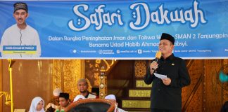 Di Depan Murid SMAN 2 Tanjungpinang, Gubernur Ansar Tekankan Penguasaan Teknologi Dan SDM Harus Dibarengi Pondasi Keimanan Yang Kuat Gubernur Ansar dalam acara Peningkatan Iman dan Taqwa Warga SMA Negeri 2 Tanjungpinang yang dilaksanakan di Masjid Raya Nur Ilahi, Dompak, Rabu (14/8). F, diskominfo Kepri