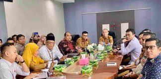 Pemko dan Kemenpan Rencanakan Mall Pelayanan Publik Di Tanjungpinang Pemko Tanjungpinang dan Kemenpan RB mengadakan diskusi mengenai rencana pelaksanaan Mal Pelayanan Publik (MPP) digital di kota Tanjungpinang. Diskusi diadakan di ruang rapat MPP Tanjungpinang, Kepri, Selasa (13/8/2024). F,Pemko Tanjungpinang