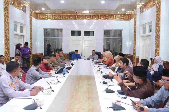 Dinas Kebudayaan dan Pariwisata (Disbudpar) menggelar rapat finalisasi persiapan Tanjungpinang Fest 2024 yang dipimpin langsung Sekretaris Daerah Kota Tanjungpinang, Zulhidayat, di ruang rapat lantai 2 kantor wali kota Tanjungpinang, Kepri, Jumat (2/8/2024). f,Dispar Tanjungpinang