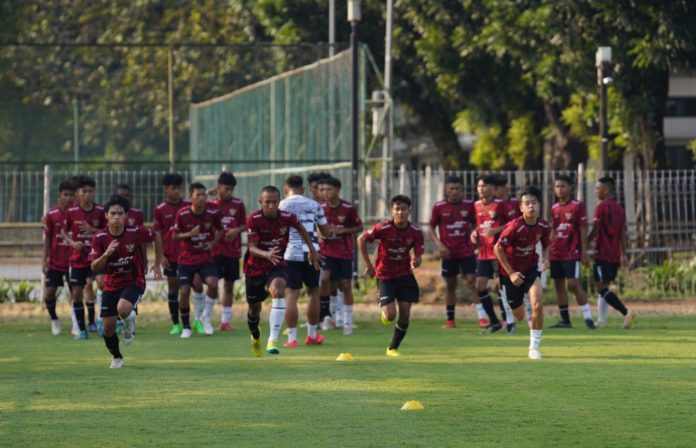 Pelatih kepala tim U-17, Nova Arianto sedang mempersiapkan 32 pemain untuk seleksi timnya dalam menghadapi kualifikasi Piala Asia U-17 2025. f,pssi
