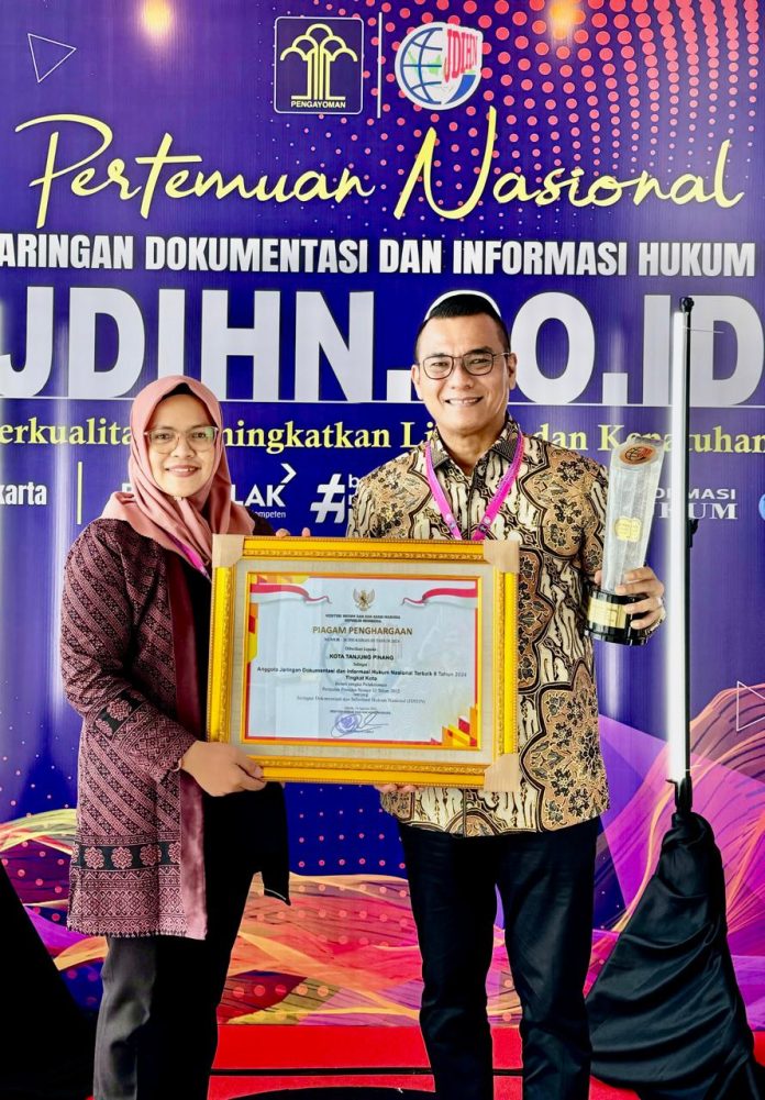 Kota Tanjungpinang dinobatkan sebagai Anggota Jaringan Dokumentasi dan Informasi Hukum Nasional Terbaik II tahun 2024, dalam rangka pelaksanaan Peraturan Presiden Nomor 33 Tahun 2012 tentang JDIHN. F, Pemko Tanjungpinang