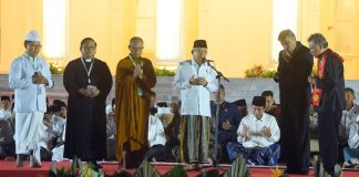 Berbagai Tokoh Lintas Agsama Gelar Doa Kebangsaan Di Halaman Istana Merdeka Tamu undangan menghadiri acara Zikir dan Doa Kebangsaan 79 Tahun Indonesia Merdeka di Halaman Depan Istana Merdeka Jakarta, Kamis (01/08/2024). Acara tersebut merupakan acara pembuka dari rangkaian kegiatan menyambut HUT ke 79 Kemerdekaan Republik Indonesia. (Foto: Humas Setkab/Rahmat)