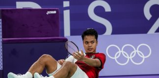 Antony Ginting Tidak Bisa Melangkah Lebih Jauh Di Olimpiade 2024 Paris Langkah pebulutangkis Anthony Ginting di pentas Olimpiade 2024 Paris harus berhenti. Ginting harus tersingkir di fase grup setelah dikandaskan pemain tuan rumah Toma Junior Popov dalam duel tiga gim f,badminton photo