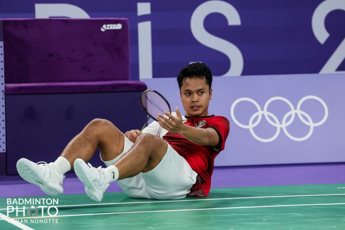 Langkah pebulutangkis Anthony Ginting di pentas Olimpiade 2024 Paris harus berhenti. Ginting harus tersingkir di fase grup setelah dikandaskan pemain tuan rumah Toma Junior Popov dalam duel tiga gim f,badminton photo