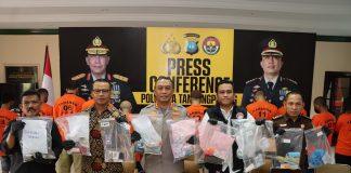 14 Hari Kerja, Satresnarkoba Polresta Tanjungpinang Ungkap 10 Kasus dengan 12 Tersangka Jajaran Satresnarkoba Polresta Tanjungpinang berhasil mengungkap 10 kasus dengan 12 tersangka dalam periode 13 Juli hingga 27 Juli 2024. Kapolresta Tanjungpinang, Kombes Pol Budi Santosa, menjelaskannya dalam konferensi per di Mapolresta Tanjungpinang, Kamis (8/8/2024). F,Polresta Tanjungpinang