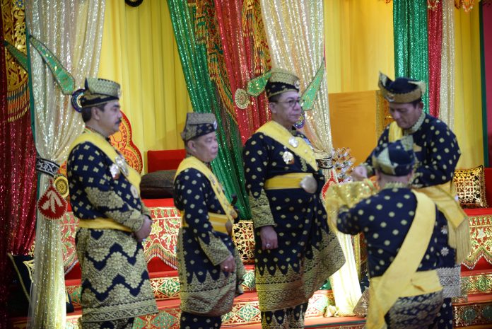 Kapolda Kepri, Irjen Pol Drs. H. Yan Fitri Halimansyah, mendapat gelar 