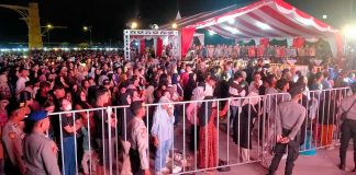 Polresta Tanjungpinang Gelar Konser Gebyar Merah Putih, Ribuan Pengunjung Padati Taman Tugu Sirih Dalam upaya menciptakan Pilkada damai, Polresta Tanjungpinang menggelar konser Gebyar Merah Putih di Taman Tugu Sirih, Kota Tanjungpinang, Jumat (30/8/2024). f,Polresta Tanjungpinang