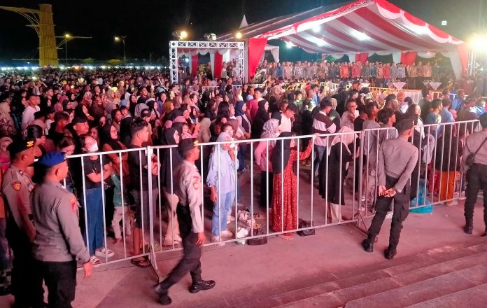 Dalam upaya menciptakan Pilkada damai, Polresta Tanjungpinang menggelar konser Gebyar Merah Putih di Taman Tugu Sirih, Kota Tanjungpinang, Jumat (30/8/2024). f,Polresta Tanjungpinang