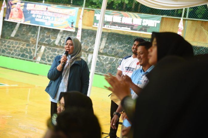 Ketua TP-PKK Provinsi Kepulauan Riau Hj. Dewi Kumalasari Ansar resmi membuka Kejuaraan Bola Voli PBV Kapila U-23 se-Kepulauan Riau Tahun 2024 yang berlangsung di Lapangan Voli PBV Kapila, Tanjungpinang, pada Kamis (15/8) sore. f,diskominfo Kepri