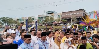Ansar Ahmad Optimis Melanjutkan Kepemimpinan Kepri 2025-2030, Siapkan Program Unggulan untuk Kesejahteraan Masyarakat Bakal calon Gubernur Kepri, Ansar Ahmad bersama wakilnya Nyangnyang saat tiba di Kantor KPU untuk melakukan pendaftaran bakal calon Gubernur Kepri di Kantor KPU Kepri, Rabu (28/8/2024) f,Beritaibukota