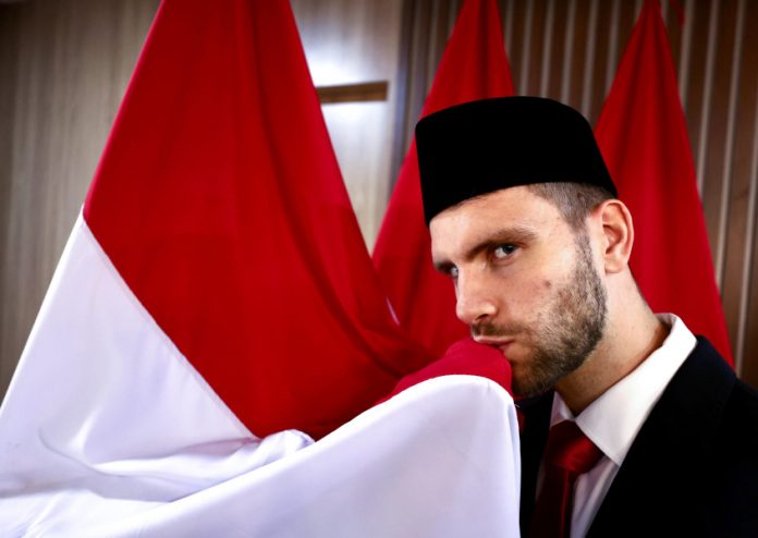 Kiper Maarten Paes resmi bisa memperkuat tim nasional Indonesia. f,pssi