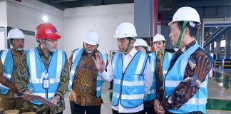 Presiden Jokowi Remsikan Pabrik Bahan Anoda Baterai Litium Di Kendal, Jateng Presiden Jokowi Resmikan Pabrik Bahan Anoda Baterai Litium PT Indonesia BTR New Energy Material yang berada di Kawasan Ekonomi Khusus (KEK) Kendal, Kabupaten Kendal, Provinsi Jawa Tengah, Rabu (07/08/2024). (Foto: BPMI Setpres/ Muhclis Jr)