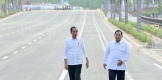 Presiden Jokowi Dan Presiden Terpilih Prabowo Tinjau Progres Pembangunan IKN Presiden Joko Widodo (Jokowi) didampingi Menteri Pertahanan (Menhan) Prabowo Subianto meninjau langsung progres pembangunan Ibu Kota Nusantara (IKN), Kabupaten Penajam Paser Utara, Provinsi Kalimantan Timur, Senin (12/08/2024). (Foto: BPMI Setpres/ Muchlis Jr)