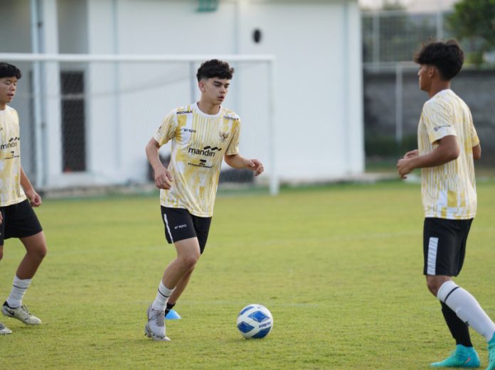 Matther Baker, pemain tim U-17 yang bermain di klub Melbourne City, sudah bergabung dengan rekan-rekan satu timnya di TC Bali. Baker hadir Senin (19/8) di sore hari f,pssi