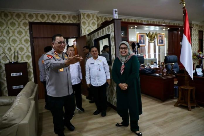 Plt Gubernur Kepulauan Riau (Kepri), Hj Marlin Agustina Rudi, mengunjungi Markas Polda Kepri di Nongsa untuk bersilaturahmi dengan Kapolda Kepri, Irjen Pol Yan Fitri Halimansyah, Jumat (28/9/2024) f,diskominfo Kepri