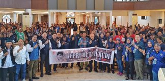 Konsolidasi Kader NasDem di Tanjungpinang: HMR Dorong Semangat Menangkan Paslon 2R Ketua Dewan Pimpinan Wilayah (DPW) Partai Nasional Demokrat (NasDem) Provinsi Kepulauan Riau, H Muhammad Rudi (HMR), menggelar konsolidasi dengan Dewan Pimpinan Daerah (DPD) Partai NasDem Kota Tanjungpinang, Senin (23/9/2024) F,dok Rudi-Rafiq