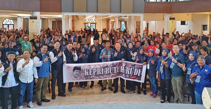 Ketua Dewan Pimpinan Wilayah (DPW) Partai Nasional Demokrat (NasDem) Provinsi Kepulauan Riau, H Muhammad Rudi (HMR), menggelar konsolidasi dengan Dewan Pimpinan Daerah (DPD) Partai NasDem Kota Tanjungpinang, Senin (23/9/2024) F,dok Rudi-Rafiq