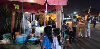 Pedagang dan Masyarakat Kampung Bulang Berikan Dukungan Penuh untuk Lis Raja dalam Pilkada Tanjungpinang Pedagang dan masyarakat RW 010 Kampung Bulang, Kecamatan Tanjungpinang Timur, menunjukkan dukungan penuh kepada pasangan calon Walikota dan Wakil Walikota Tanjungpinang, Lis Darmansyah dan Raja Ariza, yang akrab disapa "Lis Raja