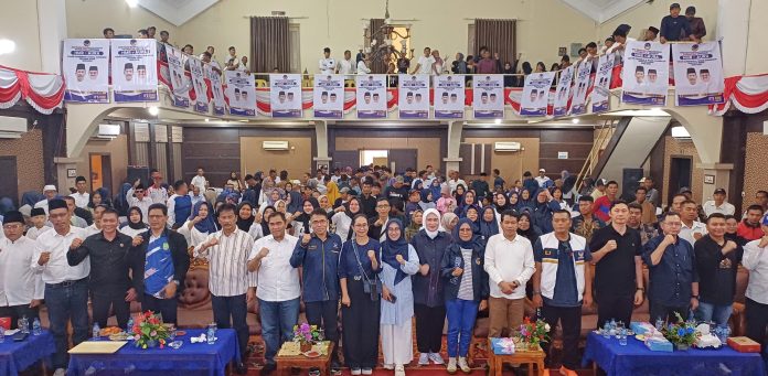 Ketua Dewan Pimpinan Wilayah (DPW) Partai Nasional Demokrat (Nasdem) Kepulauan Riau (Kepri), H Muhammad Rudi (HMR) bersama jajaran Dewan Pimpinan Daerah (DPD) Nasdem Karimun melakukan konsolidasi penuh semangat di Gedung Nasional, Jalan Yos Sudarso, Kecamatan Karimun, Kabupaten Karimun, Minggu (15/9/2024). f,dok HMR