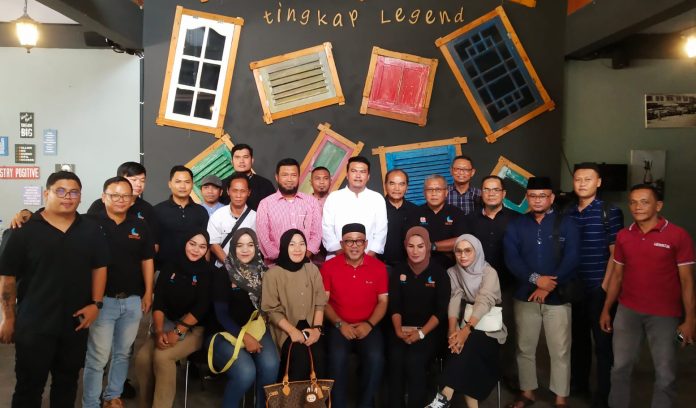 Himpunan Pengembang Permukiman dan Perumahan Rakyat (HIMPERRA) serta Real Estate Indonesia (REI) DPD Tanjungpinang menilai di antara sejumlah kandidat, visi-misi dan program prioritas yang diusung pasangan Lis Darmansyah dan Raja Ariza dinilai paling logis dan relevan dengan harapan masyarakat setempat. f,kiriman untuk BI