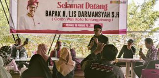 12-14 Persen Warga Tanjungpinang Hidup di Bawah Garis Kemiskinan: Lis Darmansyah Soroti Kinerja Pemda Calon Wali Kota Tanjungpinang, Lis Darmansyah, saat bersilaturahmi dengan warga Tanjungpinang, di Kedai Kopi Kita, Kilometer 8, Jumat (20/9/2024). f,dok tim Lira