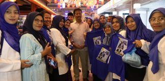 Masyarakat Batuaji Gencar Dukung HMR BerAuRa untuk Pimpin Kepri 2024-2029 Banjir dukungan masyarakat Batu Aji mencerminkan harapan masyarakat Kepri yang menginginkan perubahan signifikan di bawah kepemimpinan pasangan dengan tagline 'Saatnya Kepri Lebih Maju' untuk periode 2024-2029. f,kiriman untuk BI