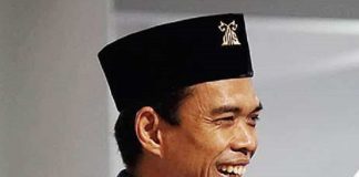 Masjid Agung Batam Akan Diresmikan, Ustaz Abdul Somad Ucapkan Selamat dan Doakan Sukses untuk HM Rudi Masjid Agung Batam Center yang baru selesai direvitalisasi siap diresmikan oleh Wali Kota Batam, HM Rudi, Minggu (15/9/2024). Melalui unggahan di media sosialnya, UAS mengucapkan selamat atas pencapaian ini dan berharap HM Rudi selalu diberi keberkahan dalam memimpin. f,dok