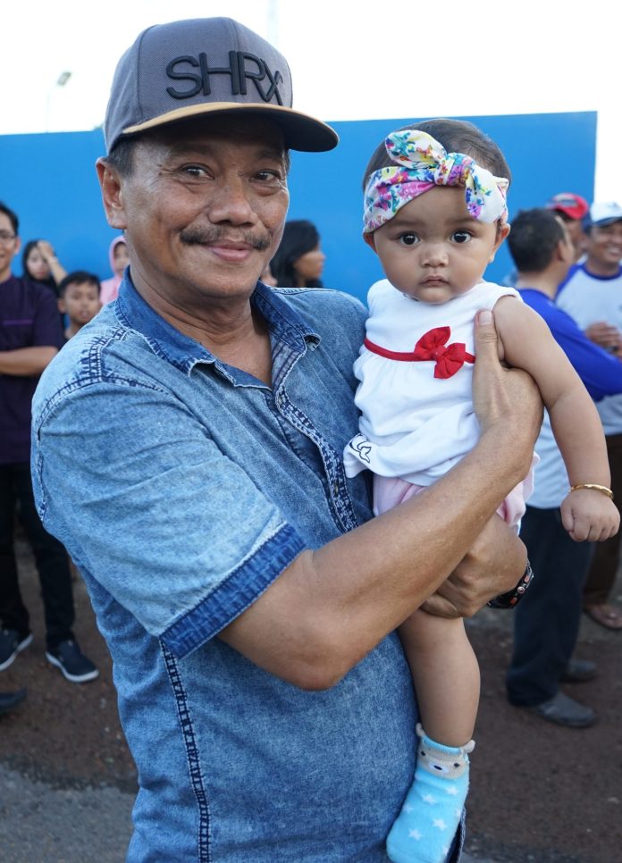 Raja Ariza. Lahir pada 25 Februari 1960. Raja tumbuh besar di lingkungan yang lekat dengan laut. Sejak usia dini, ia sudah menunjukkan rasa ingin tahu yang luar biasa terhadap kehidupan di samudra, terinspirasi oleh kakeknya yang seorang pelaut tangguh F,dok