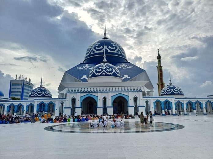 Masjid Agung Batam di Batamcenter, yang selama ini menjadi pusat kegiatan keagamaan dan ikon spiritual, akhirnya mendapatkan nama yang sesuai menjadi Masjid Agung Raja Hamidah Kota Batam. F, Pemko Batam