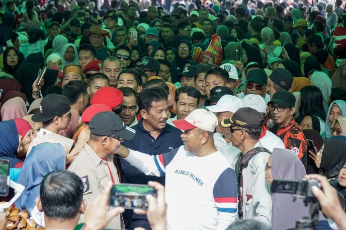 Pasangan Calon Gubernur dan Calon Wakil Gubernur Kepri, H Muhammad Rudi dan H Aunur Rafiq, saat bertemu bersama para pendukungnya. F, dok tim Rudi-Rafiq