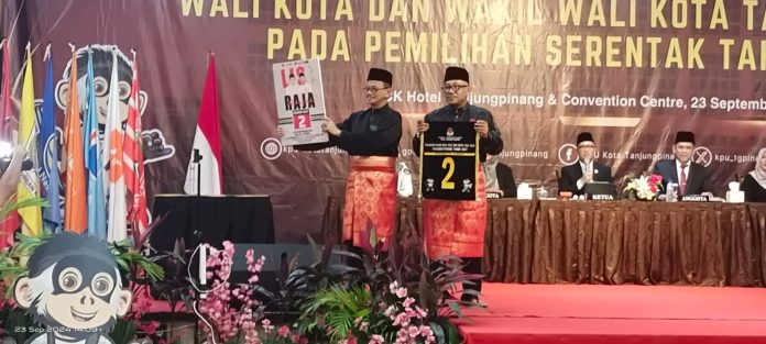 Pasangan Calon Wali Kota Lis Darmansyah dan Wakil Wali Kota Tanjungpinang, Raja Ariza mendapat nomor urut dua dalam pencabutan nomor urut yang digelar KPU Tanjungpinang f, tim
