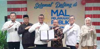 PT Pelindo dan Pemkot Tanjungpinang Tandatangani Kesepakatan untuk Optimalkan Potensi Pelabuhan PT Pelindo Multi Terminal dan Pemerintah Kota Tanjungpinang resmi menandatangani Kesepakatan Bersama mengenai Kerja Sama Kegiatan Kepelabuhanan di Ruang Rapat Dinas Penanaman Modal dan Pelayanan Terpadu Satu Pintu (DPMPTSP) Kota Tanjungpinang Rabu (11/09/2024). f,Pemko Tanjungpinang