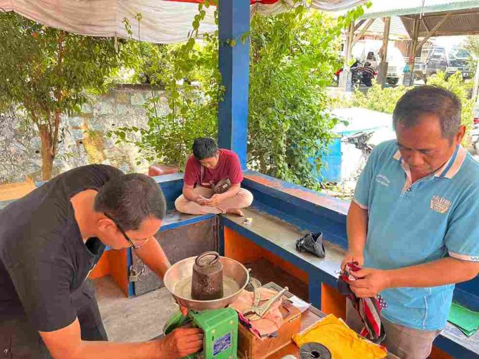 Dinas Perdagangan dan Perindustrian (Disdagin) Kota Tanjungpinang melalui Unit Pelaksana Teknis Dinas (UPTD) Metrologi Legal melakukan tera ulang timbangan para pedagang di Pasar Bintan Center, Sabtu (7/9/2024) f,Pemko Tanjungpinang