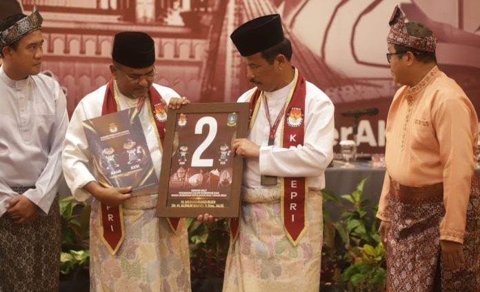 Calon Gubernur dan Wakil Gubernur H Muhammad Rudi dan H Aunur Rafiq ditetapkannya sebagai nomor urut dua dalam penetapan nomor urut dalam Pilkada Kepulauan Riau (Kepri) 202. f,dok Rudi-Rafiq