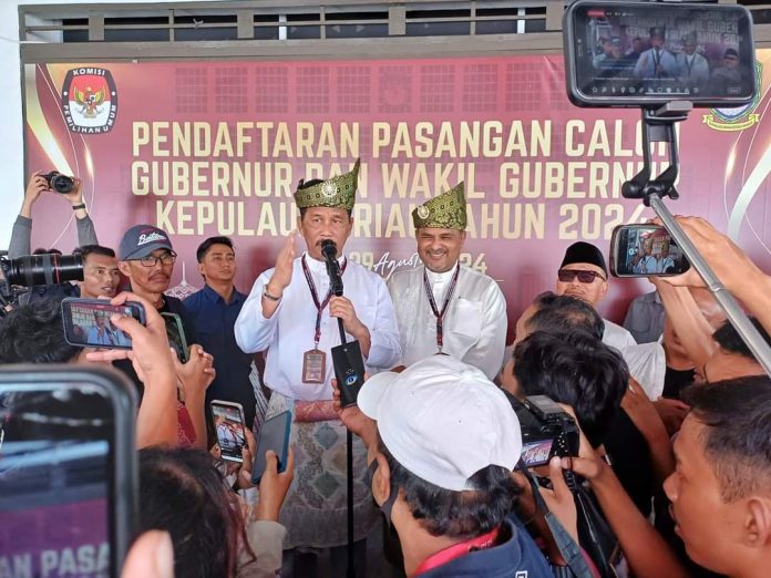 pasangan calon Muhammad Rudi dan Aunur Rafiq saat mendaftar di KPU beberapa waktu lalu f,dok