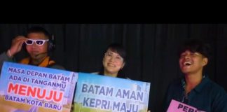 H Muhammad Rudi: Bapak Pembangunan yang Bikin Batam Makin Kece, Didukung Milenial Kepri Generasi milenial dan Gen Z di Kepri. Mereka bahkan menciptakan jingle yang menggambarkan sosok H Muhammad Rudi sebagai pemimpin yang membawa perubahan dan kemajuan. f,screenshoot video