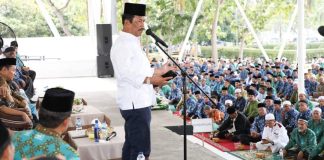 Besar Cinta Rudi pada Tokoh Agama: 4.500 Karung Beras Dibagikan Wali Kota Batam H Muhammad Rudi, saat menyampaikan sambutan dihadapan para mubalig yang tergabung dalam Persatuan Mubalig Batam (PMB), para guru Alquran di bawah Badan Musyawarah Guru Alquran (BMGQ) Batam, dan imam masjid yang terhimpun dalam Ikatan Persaudaraan Imam Masjid (IPIM) Batam, Jumat (20/9/2024) f,dok
