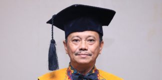 Raja Ariza: Solusi Konkret untuk Birokrasi yang Transparan dan Efisien Sebelum mengundurkan diri sebagai Aparatur Sipil Negara (ASN), jabatan terakhir Raja Ariza adalah Widyaiswara Ahli Utama di Pemprov Kepri f,dok