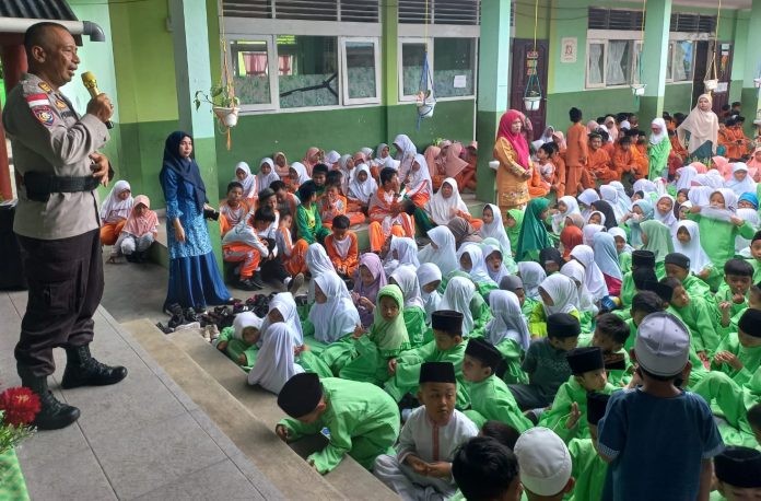 Sat Binmas Polresta Tanjungpinang mengadakan penyuluhan di SD Madrasah Ibtidaiyah Negeri (MIN) Tanjungpinang, Jumat (13/9/2024). f,Polresta Tanjungpinang