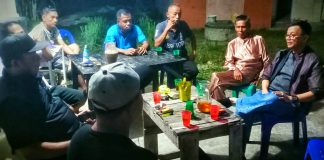“Raja Ariza Orangnya Asik dan Humble”. Bincang Hangat di Tengah Heningnya Malam Bersama Warga Perumahan Griya Pinang Asri Bakal Calon Wakil Wali Kota Tanjungpinang, Raja Ariza, bersilaturahmi dengan warga Perumahan Griya Pinang Asri, Kelurahan Batu IX, Kecamatan Tanjungpinang Timur, Kota Tanjungpinang, Kepulauan Riau, Jumat malam 13 September 2024