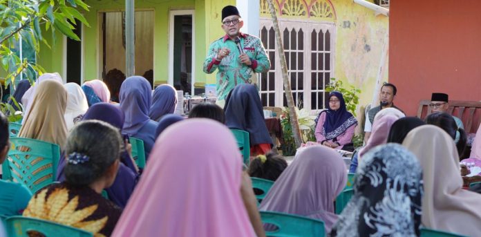 Lis Darmansyah dalam sosialisasi pencalonannya di beberapa wilayah di Tanjungpinang menegaskan bahwa program pendidikan gratis 100 persen ini akan diberikan kepada seluruh siswa Sekolah Dasar (SD) dan Sekolah Menengah Pertama (SMP) yang akan memasuki tahun ajaran baru nanti. f,dok tim lira