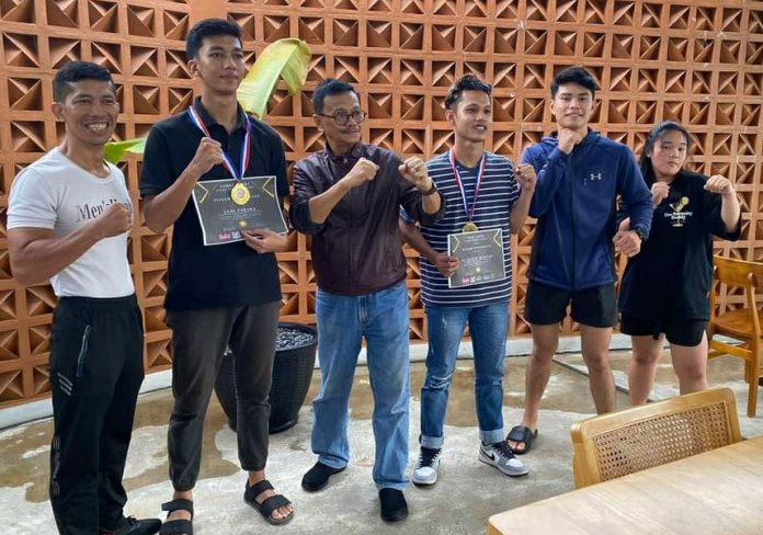 Pemilik Camp MMA Tanjungpinang, Saidina Ali mengatakan Bakal Calon Wakil Wali Kota Tanjungpinang Raja Ariza merupakan salah satu sosok penting yang membantu pembiayaan atlet f,kiriman untuk BI