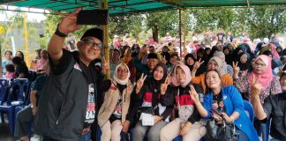 Rindu Akan Kebaikan: Warga Sambut Lis dengan Harapan dan Kenangan Hangat Kebersamaan Calon Wali Kota Tanjungpinang bersama warga disela-sela kampanyenya Minggu (6/10/2024) f,BI