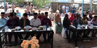 Warga Dompak Ikuti Jumat Curhat Bersama Kapolresta Tanjungpinang, Bahas Kamtibmas dan Pilkada 2024 Masyarakat Kelurahan Dompak, Kecamatan Bukit Bestari, menghadiri acara Jumat Curhat yang diadakan oleh Kapolresta Tanjungpinang, Kombes Pol Budi Santosa, di Kedai Kopi Pak Den, Tanjungpinang, Jumat (03/10/2024). f,Polresta Tanjungpinang