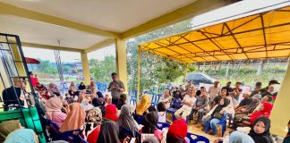 Warga Dukung Subsidi Air Bersih dalam Kampanye Lis-Raja, Harapkan Solusi Konkret Lis Darmansyah menegaskan bahwa penyediaan air bersih melalui subsidi adalah salah satu program prioritas dalam visi-misi mereka. f,dom tim Lis-Raja