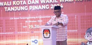 Lis Tanya Soal Data Indeks Gini, Rahma Malah Salahkan Covid 19 dan Jabatan yang Sudah Habis Pada sesi tanya jawab, antara pasangan calon Wali Kota dan Wakil Wali Kota Tanjungpinang, Lis Darmansyah mempertanyakan terkait apa yang bisa dijelaskan pasangan nomor urut satu terkait Data Indeks Gini Tanjungpinang F.tim
