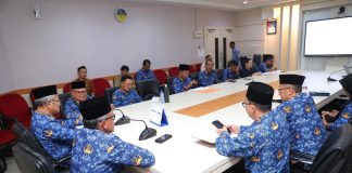 Pemko Batam Bahas Tindak Lanjut Pemberdayaan Masyarakat Rempang Eco City Sekretaris Daerah (Sekda) Kota Batam, Jefridin, M.Pd., memimpin rapat pembahasan tindak lanjut Pasal 9C dan 9D Amendemen Perjanjian Kerja Sama (PKS) Nomor 30 Tahun 2024 terkait pemberdayaan masyarakat di Kawasan Rempang Eco City di Tanjung Banon. f,Pemko Batam