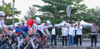 Sekda Batam Resmi Lepas Peserta “Tour de Batam UCI 1.2 One Day Race Sekretaris Daerah Kota Batam, Jefridin, selaku Ketua Harian Ikatan Sport Sepeda Indonesia (ISSI) Kepri, mewakili Ketua Umum ISSI Kepri, H. Muhammad Rudi, secara resmi melepas peserta “Tour de Batam UCI 1.2 One Day Race ICF Gran Fondo Indonesia Series” di Palm Springs Golf/Nuvasa Bay, Nongsa, Sabtu (5/10/2024) f,Pemko Batam
