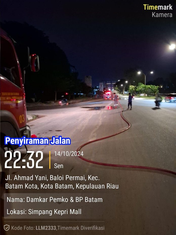 Salah satu lokasi yang menjadi fokus penyiraman adalah Jalan Ahmad Yani, Kelurahan Baloi Permai, Kecamatan Batam Kota, tepatnya di Simpang Kepri Mall, yang sebelumnya mengalami genangan cukup tinggi. F,Pemko Batam